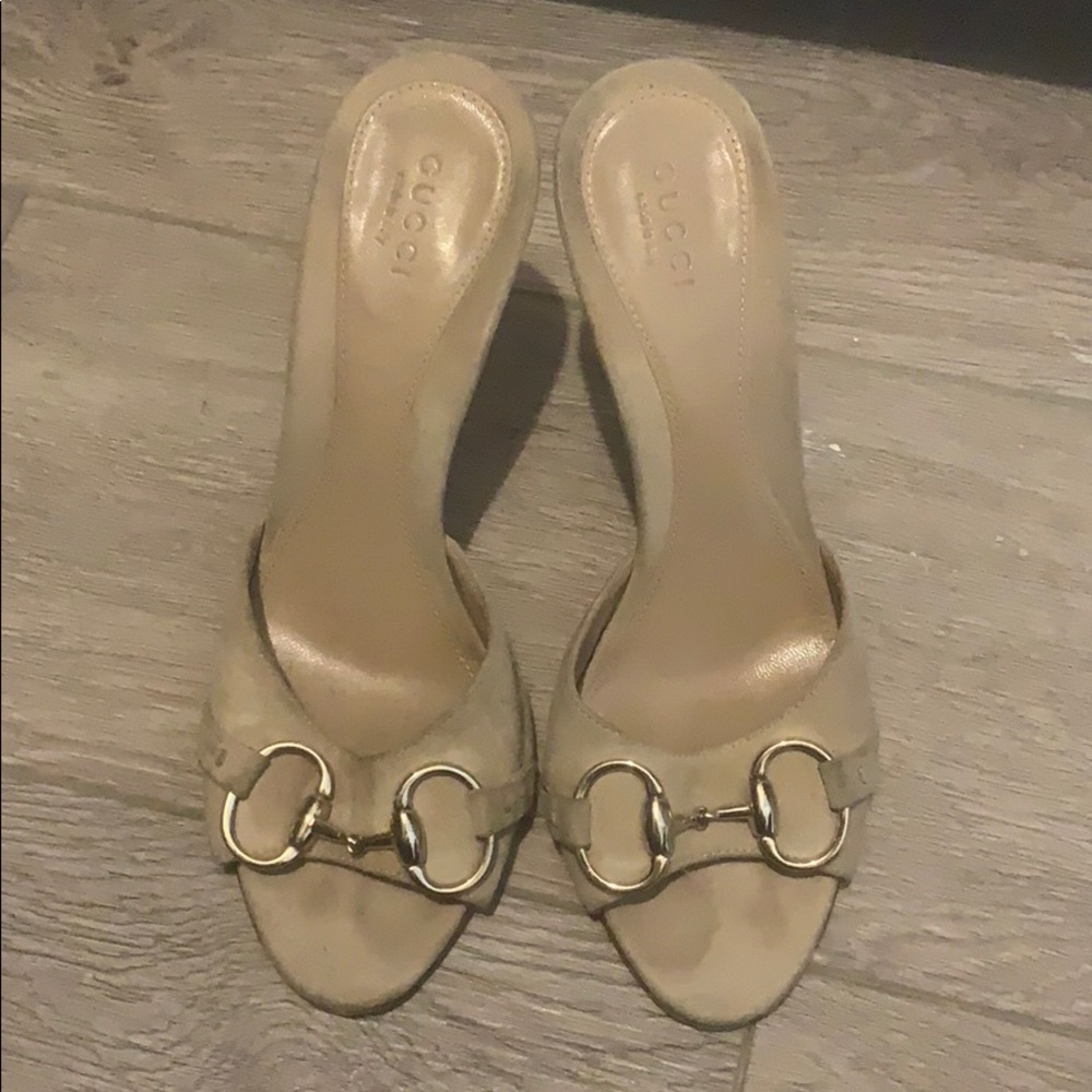 Sling back tan suede Gucci heels